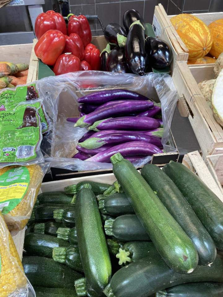 Vente fruits et légumes au marché Paris